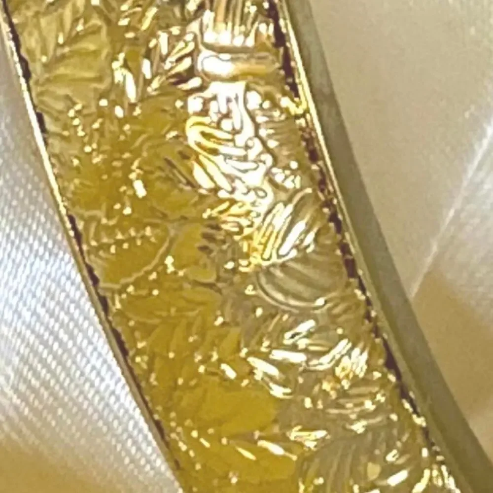 Beautiful Vintage Monet gold tone hinged Floral design bangle bracelet No Scuffs